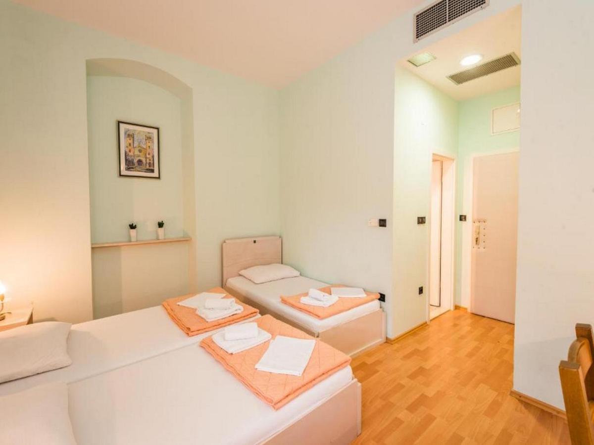 Guesthouse Aurora トゥルパニ エクステリア 写真